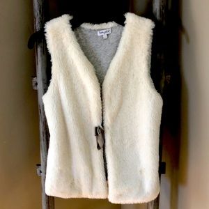 Splendid girls white vest, size 10